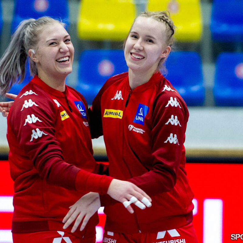 Kosovo - Oesterreich. Bild zeigt Stefanie Kaiser, Klara Schlegl