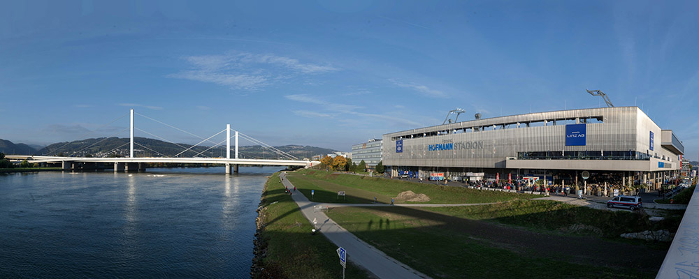 Fotos Fußball, Fußball, UEFA , EM-Qualifikation, Linz, Hofmann Personal Stadion, Österreich - Wales, Austria - Wales, 14.10.2025