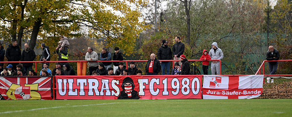 Fotos, Fußball, Wiener Stadtliga, Österreich, Wien, Franz Koci Anlage, 1980 Wien - SV Dinamo Helfort. Photos, Soccer, Bundesliga, Austria, Vienna, 08.11.2025
