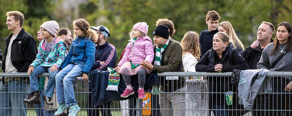 Die Rapid Wien Frauen beenden ihre Niederlagen-Serie mit einem 1:1 gegen die First Vienna Frauen. Ilvy Taucher trifft zur Führung, Claudia Wasser gleicht aus.
